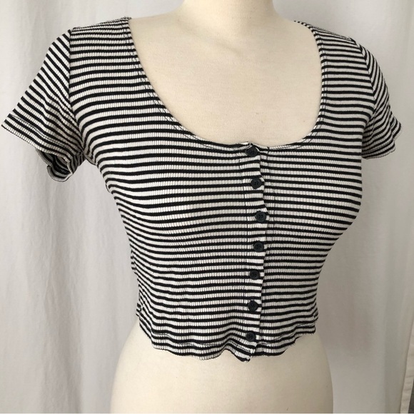 ⭐️2/$20⭐️ BRANDY MELVILLE striped cropped tee. Size small. - Picture 4 of 11
